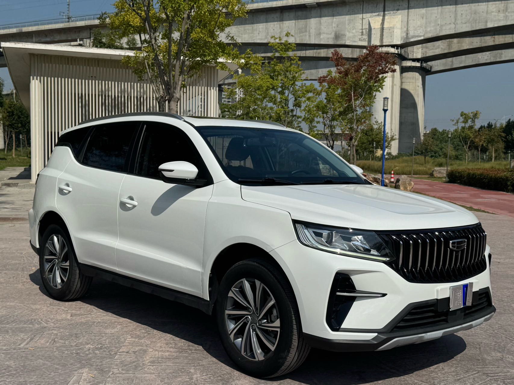 GEELY Vision X6 2023 car image #3