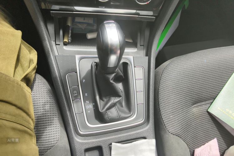 Volkswagen Golf 2020 car image #16