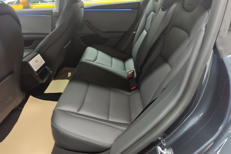 Tesla Model 3 2026 immagine di auto #17