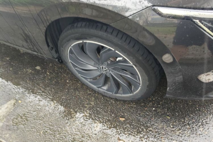 Volkswagen Golf 2021 car image #9