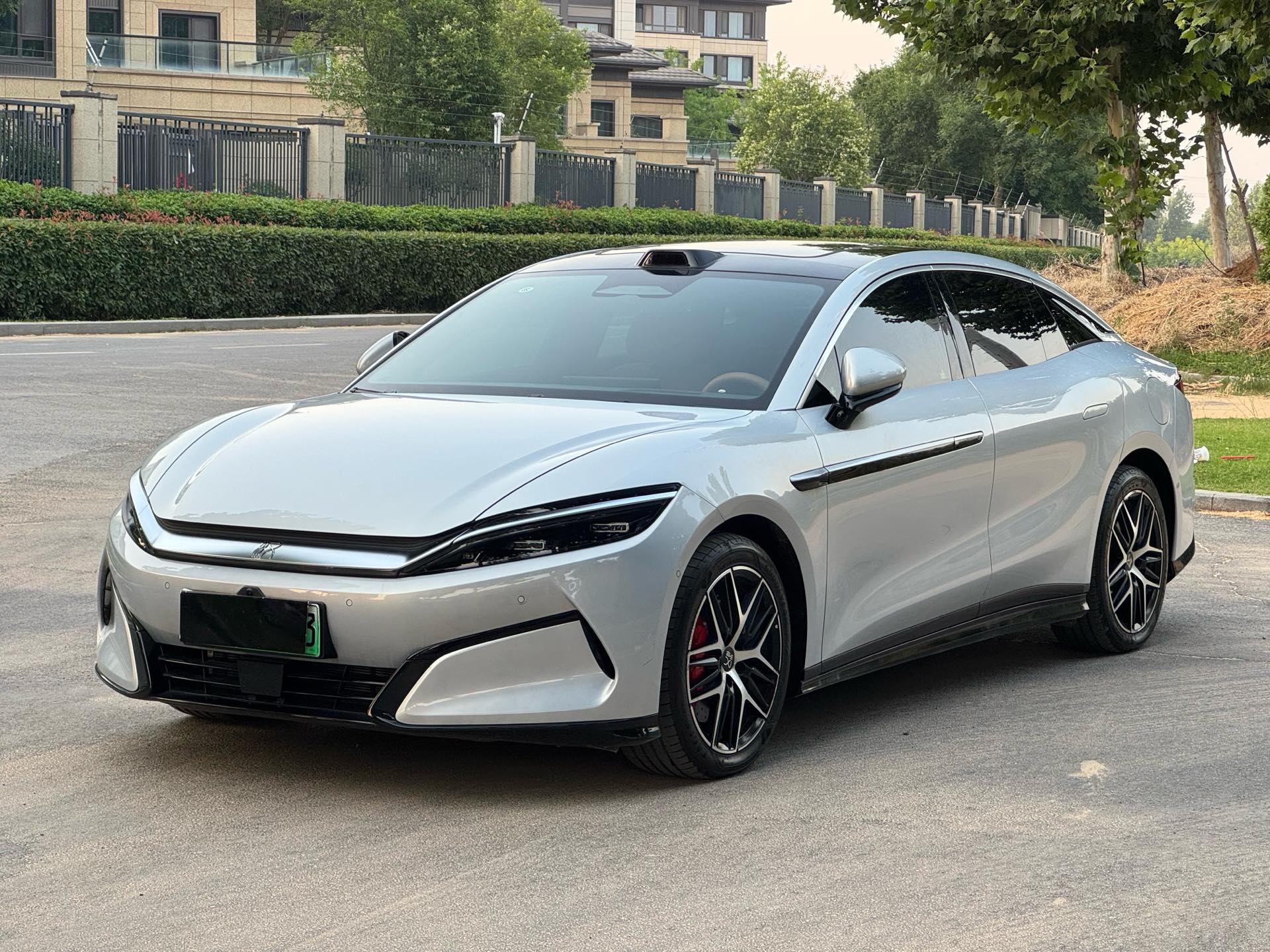 BYD HanL 2025 car image 