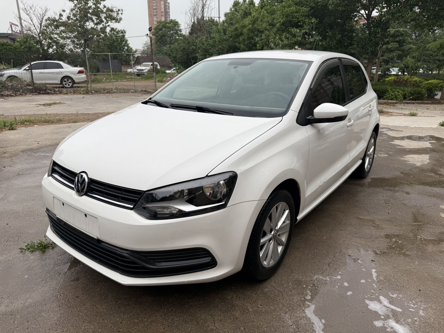 Volkswagen Polo 2015 Volkswagen Polo 2015 car image