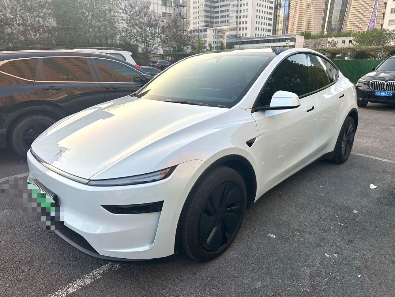 Tesla Model Y 2025 Tesla Model Y 2025 car image