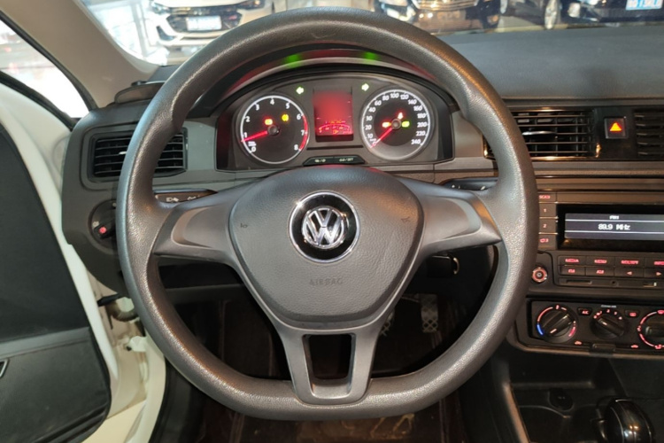 Volkswagen Santana 2018 car image #11
