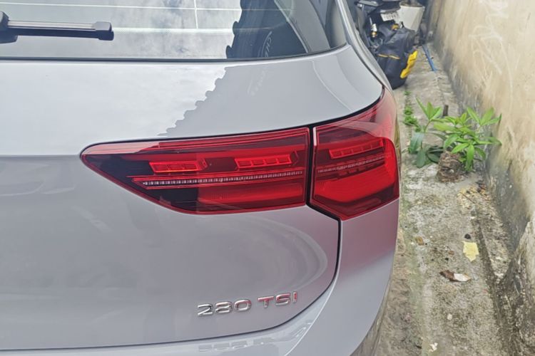 Volkswagen Golf 2024 car image #8