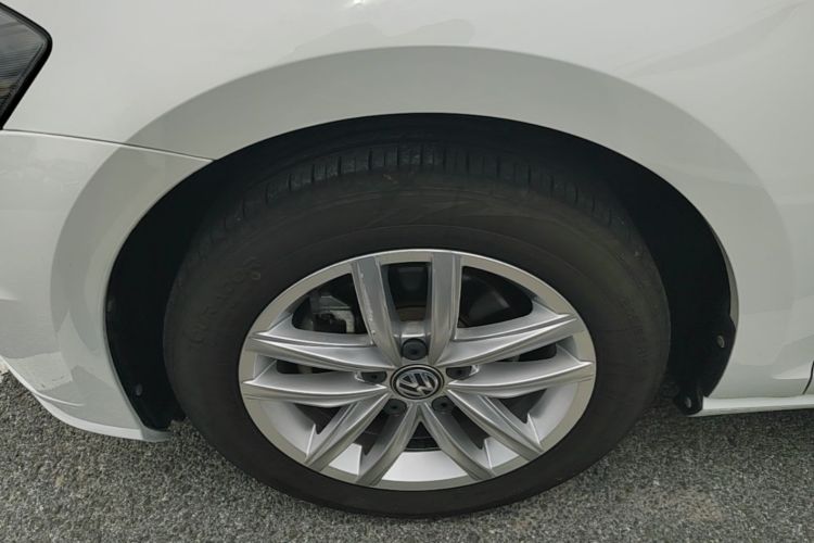 Volkswagen Golf 2019 car image #9