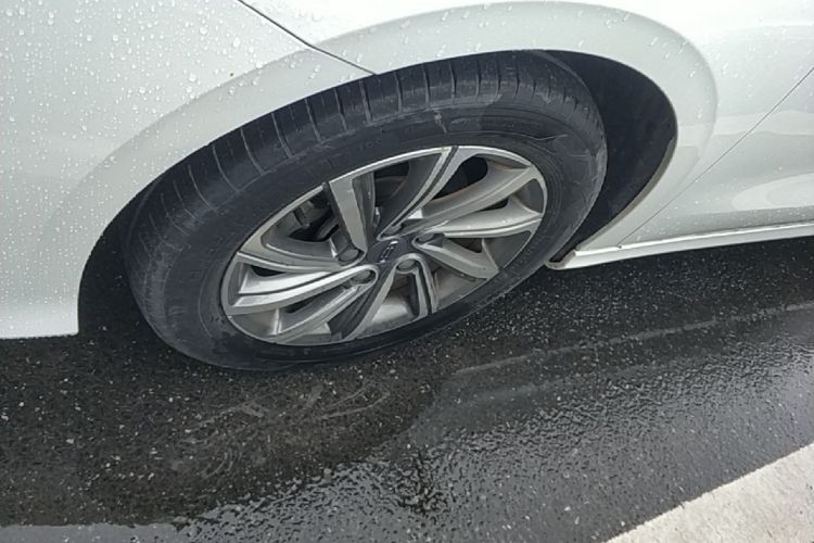 GEELY Binray 2019 car image #9