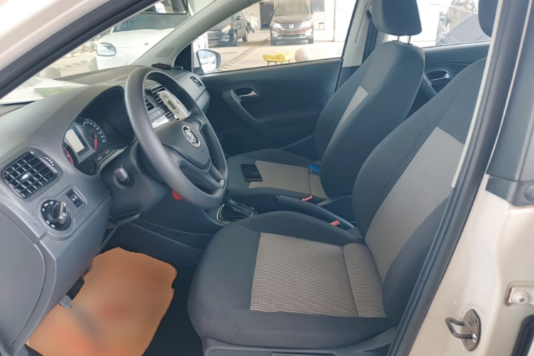 Volkswagen Polo 2017 car image #15
