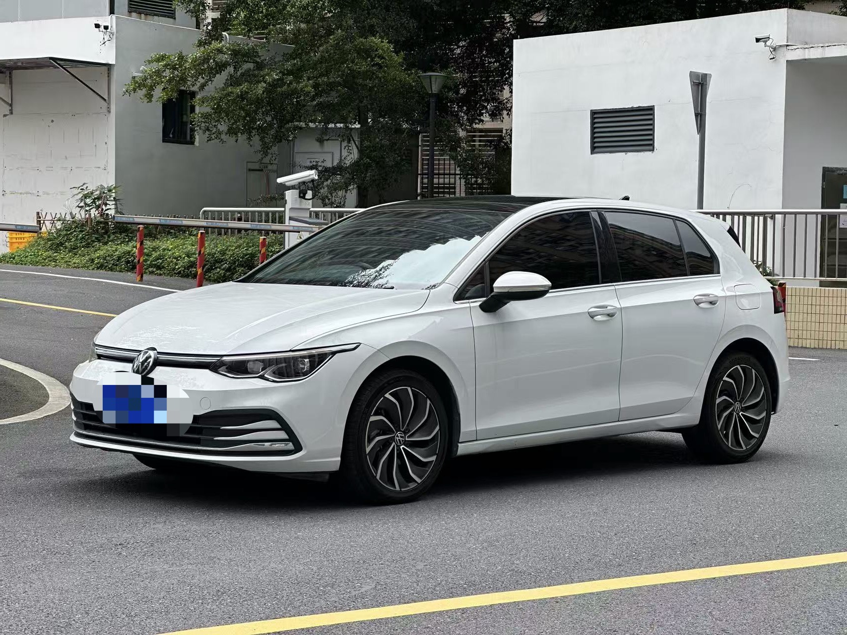 Volkswagen Golf 2021 car image 