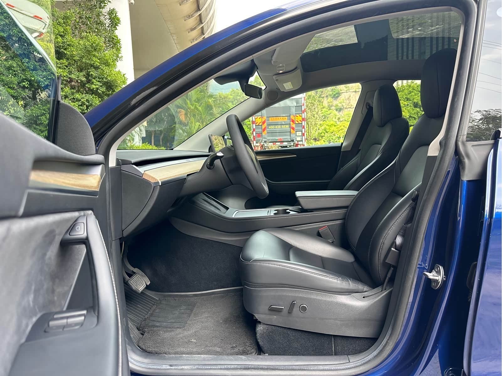 Tesla Model Y 2023 #9 Tesla Model Y 2023 car image #9