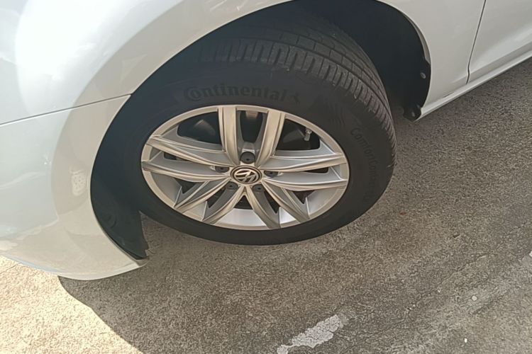 Volkswagen Golf 2018 car image #9
