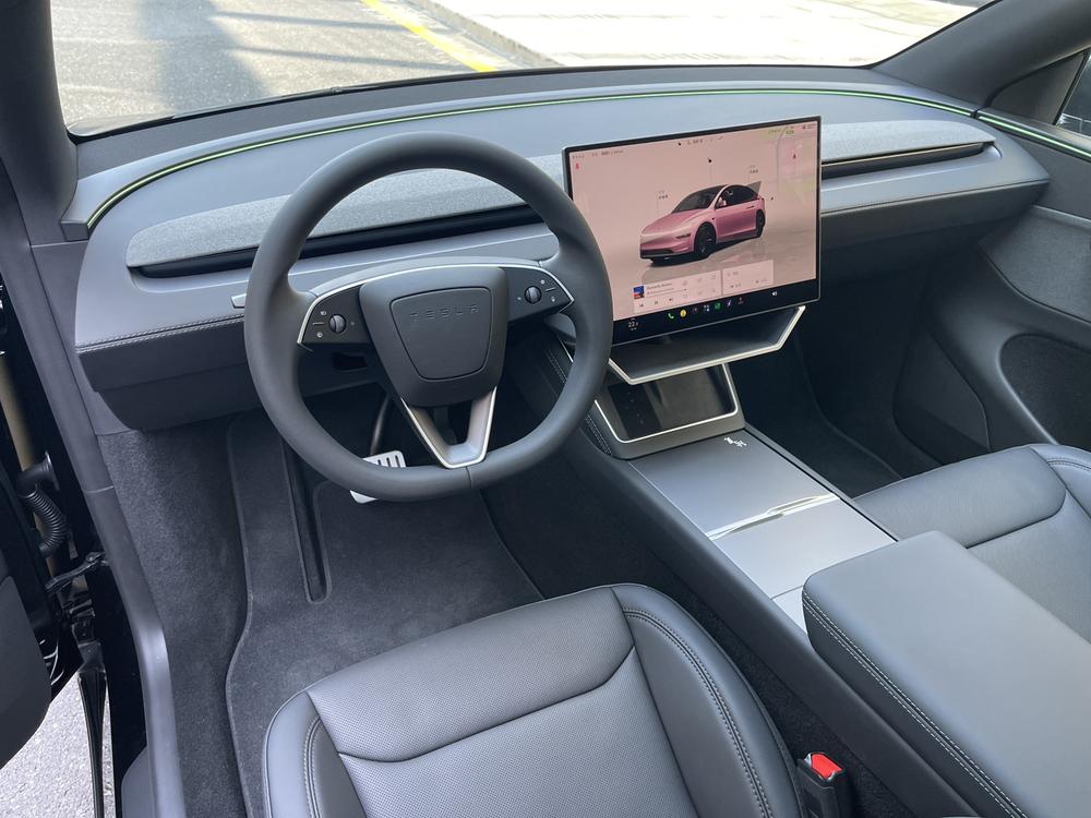 Tesla Model Y 2026 #14 Tesla Model Y 2026 صورة سيارة #14