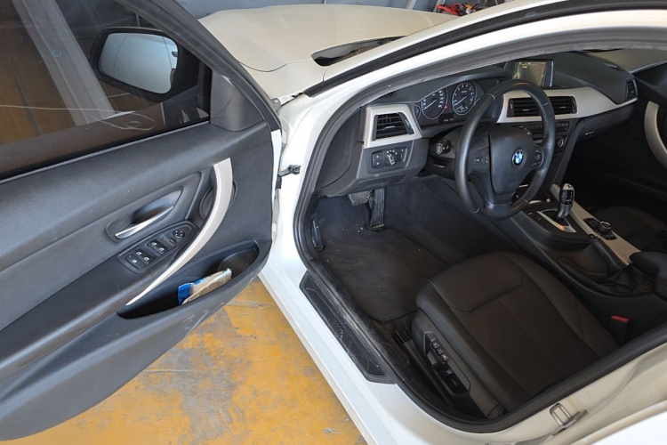 BMW 3 Series 2015 car image #18