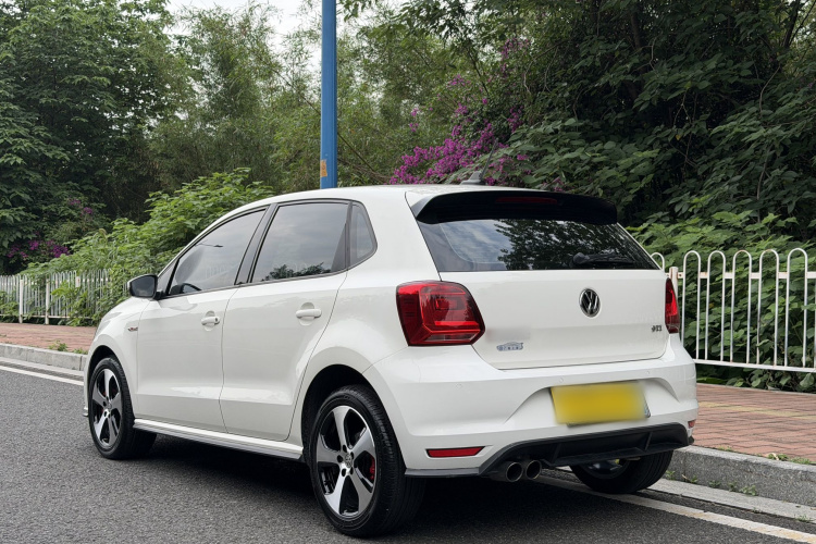 Volkswagen Polo 2016 car image #5