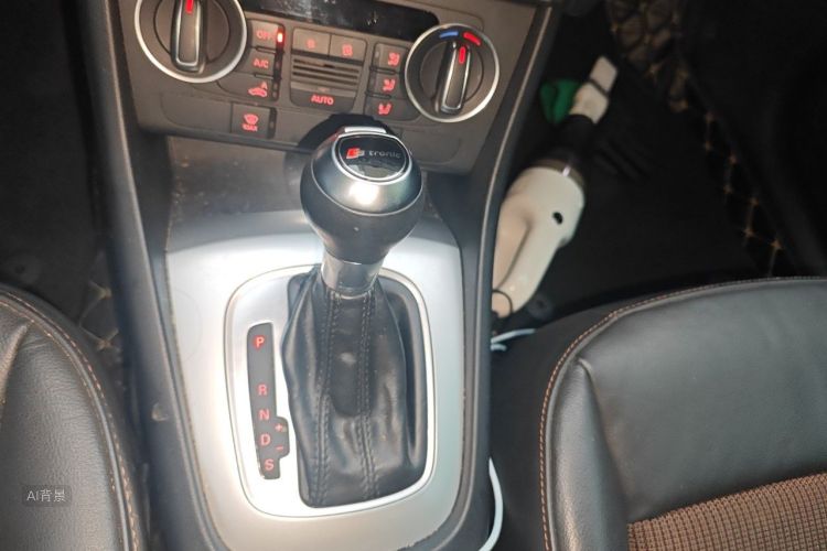 Audi Q3 2017 car image #16