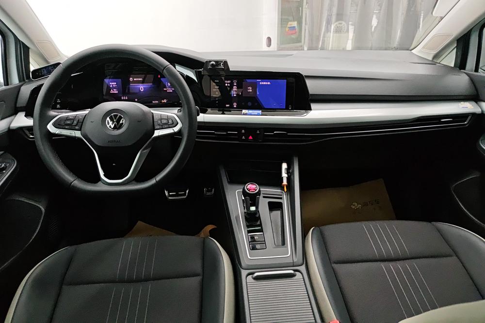 Volkswagen Golf 2024 car image #12