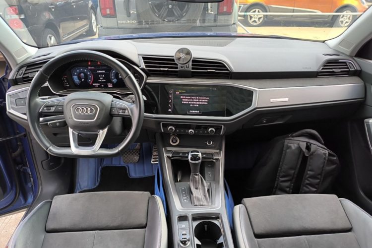 Audi Q3 2021 car image #10