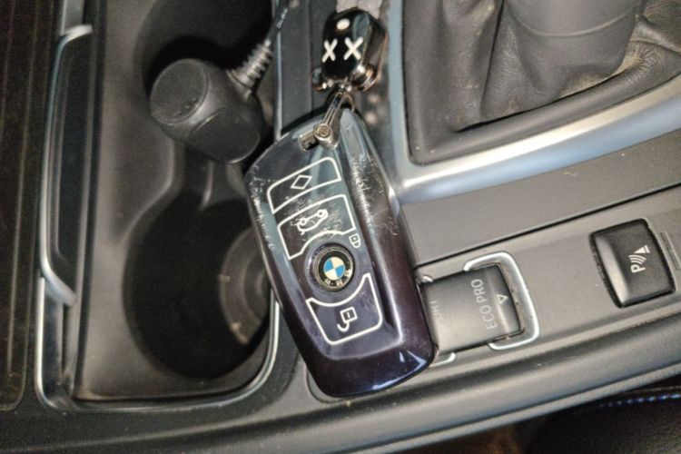 BMW 3 Series 2018 #9 BMW 3 Series 2018 car image #9