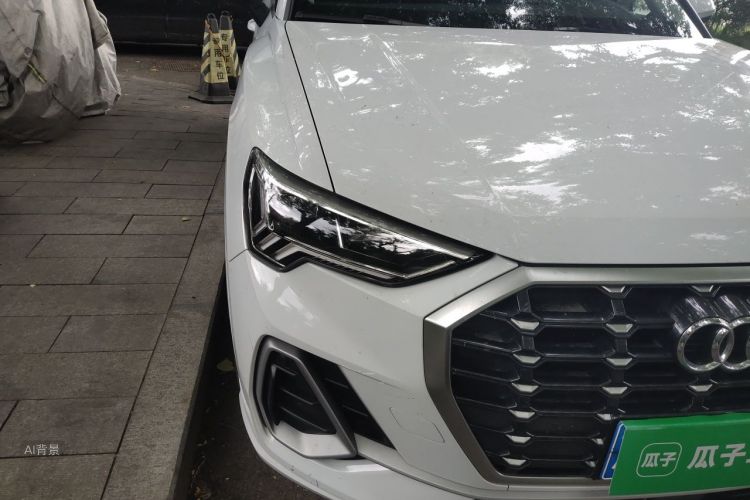 Audi Q3 2020 car image #8