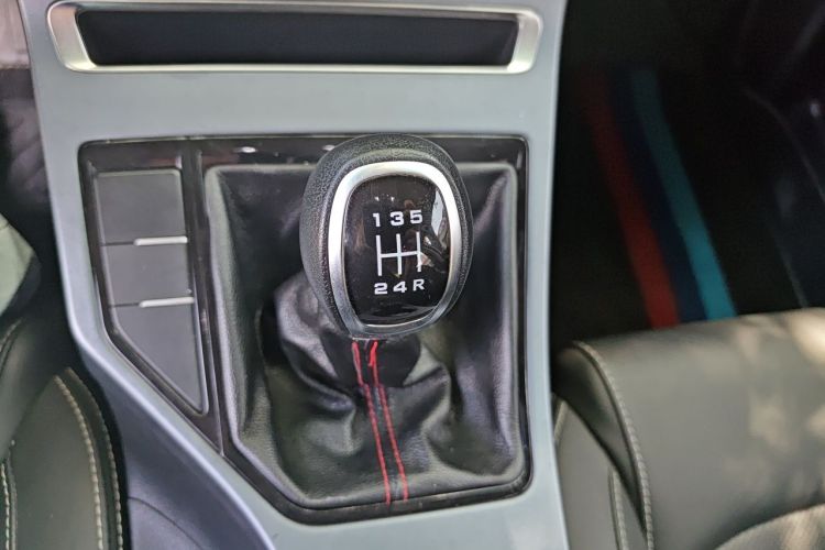 GEELY Emgrand 2019 #14 GEELY Emgrand 2019 car image #14