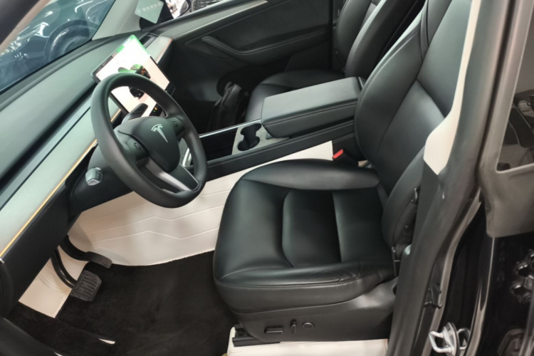 Tesla Model Y 2024 #15 Tesla Model Y 2024 car image #15
