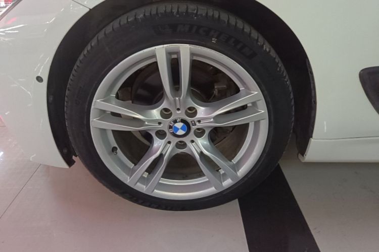 BMW 3 Series 2018 car image #9