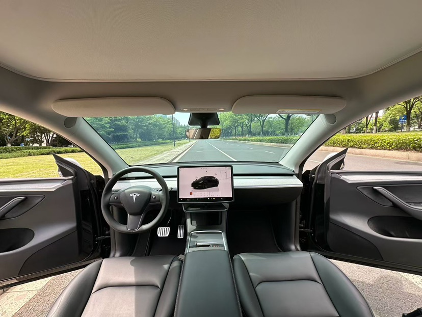 Tesla Model Y 2023 #8 Tesla Model Y 2023 car image #8