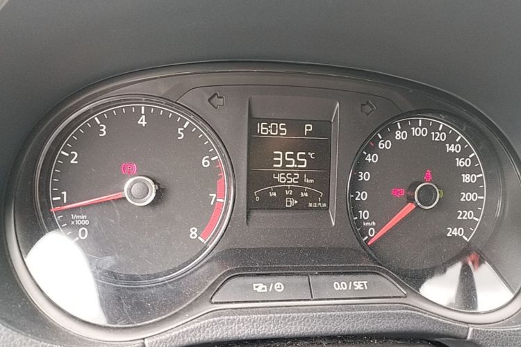 Volkswagen Polo 2017 car image #12
