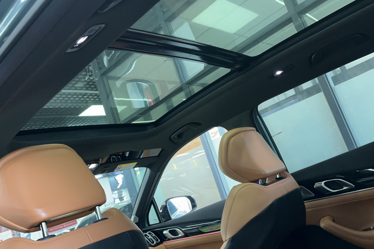 GEELY Boyue L 2025 car image #18