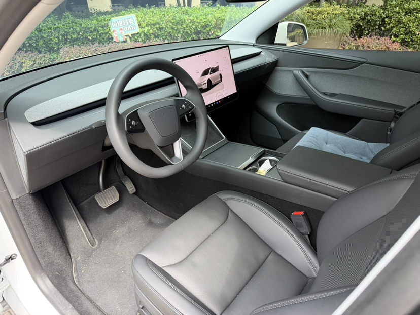 Tesla Model Y 2025 #10 Tesla Model Y 2025 car image #10
