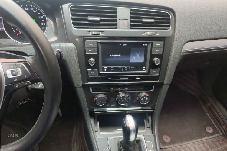 Volkswagen Golf 2018 car image #15