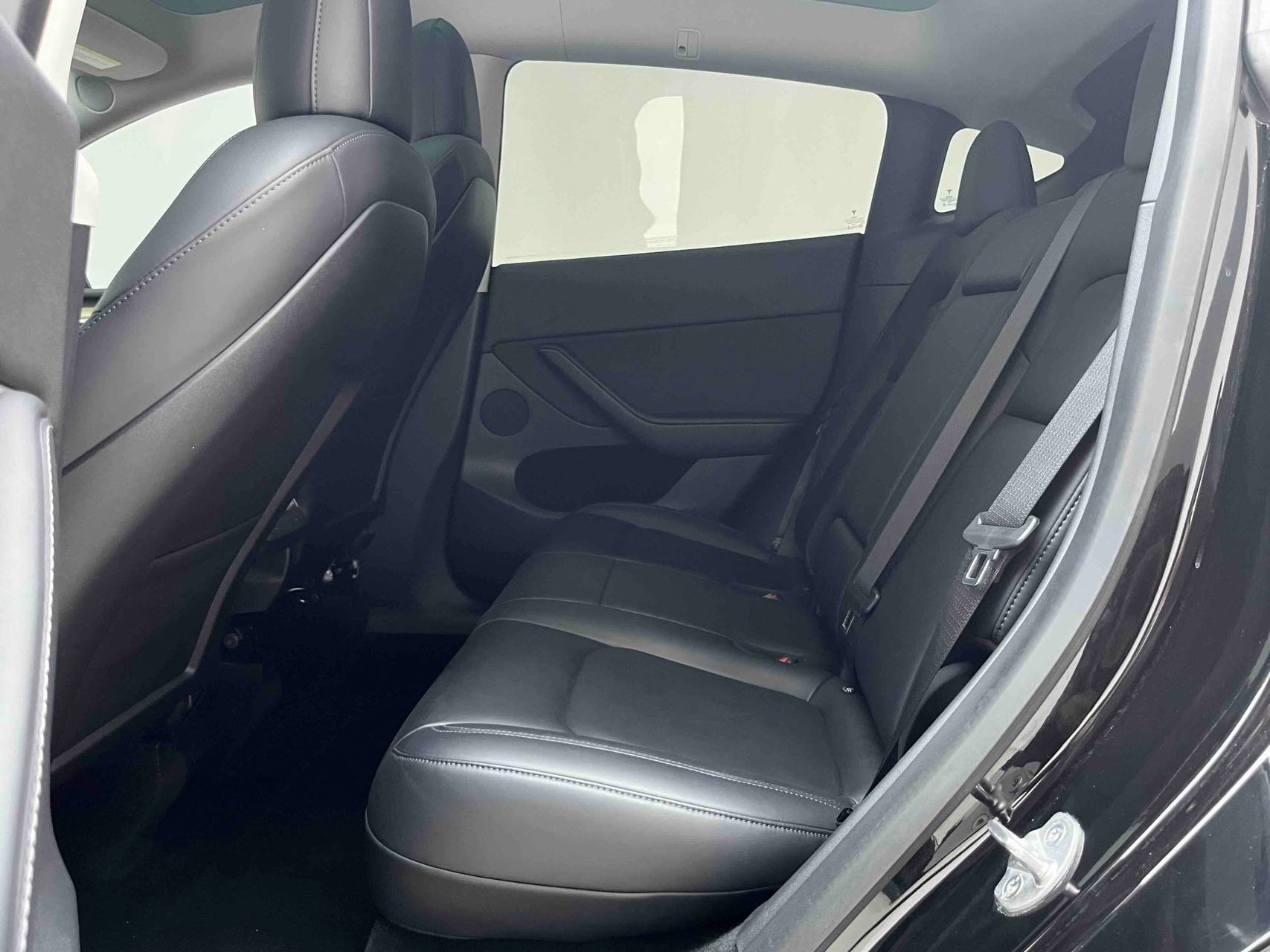 Tesla Model Y 2022 car image #5