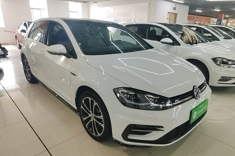 Volkswagen Golf 2020 car image #4
