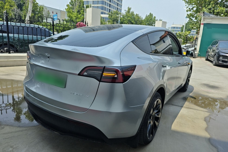 Tesla Model Y 2023 #7 Tesla Model Y 2023 immagine di auto #7