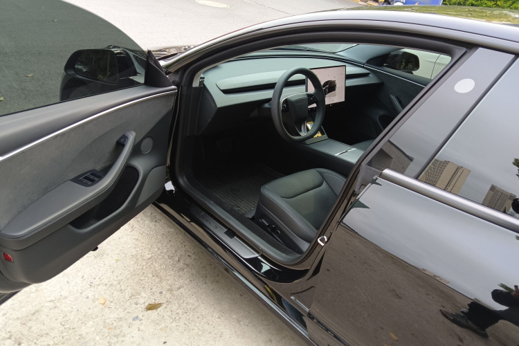 Tesla Model 3 2024 immagine di auto #16