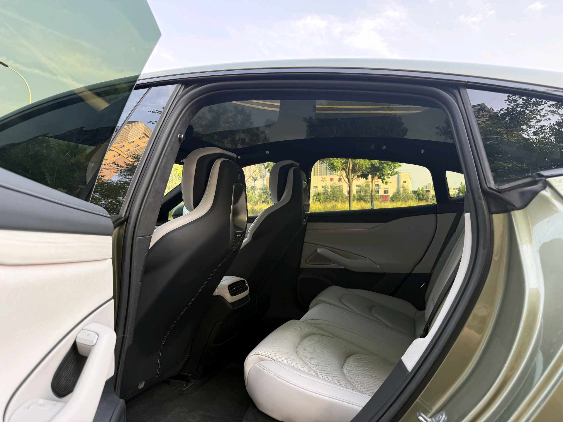 MI SU7 2025 car image #4