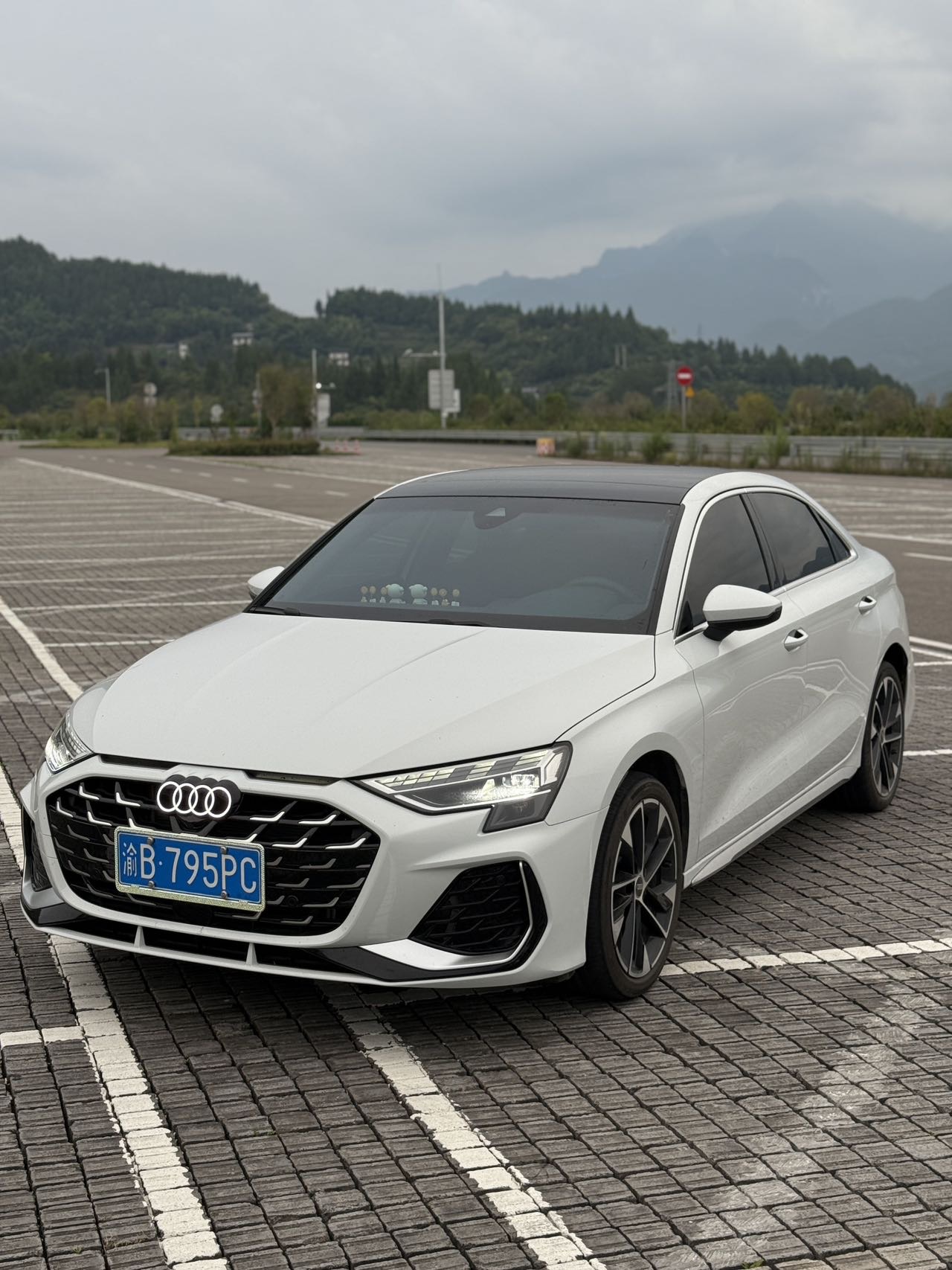 2025 2025 car image