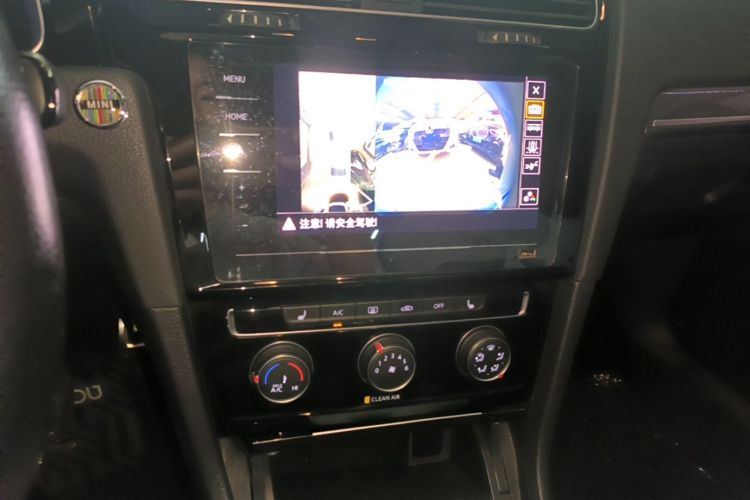 Volkswagen Golf 2020 car image #17