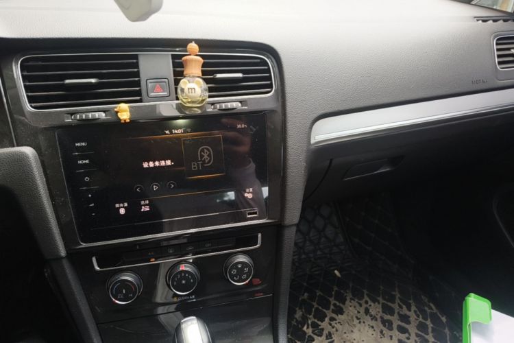 Volkswagen Golf 2020 car image #13