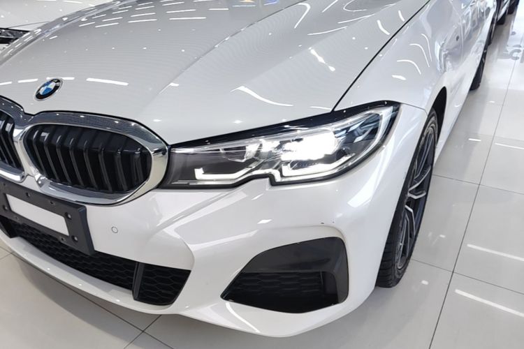 BMW 3 Series 2022 car image #23