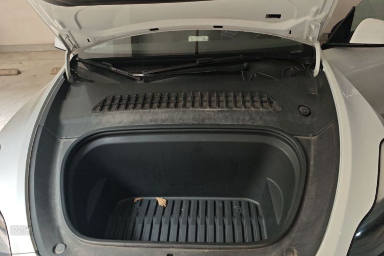 Tesla Model Y 2021 car image #22