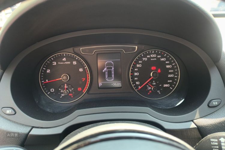 Audi Q3 2018 car image #13