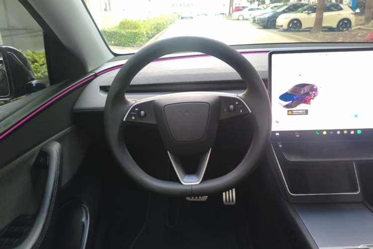 Tesla Model Y 2025 car image #15
