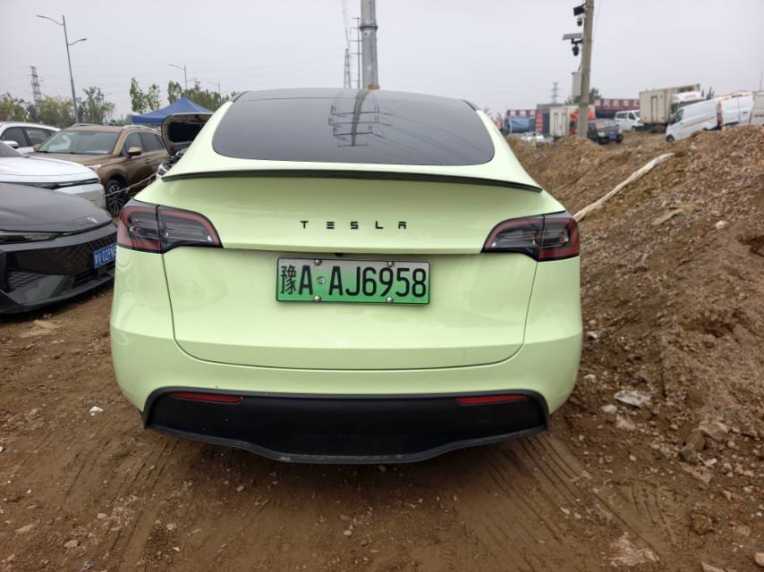 Tesla Model Y 2023 #9 Tesla Model Y 2023 car image #9