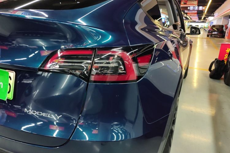 Tesla Model Y 2022 car image #8