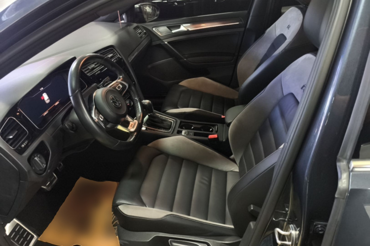 Volkswagen Golf 2020 car image #15