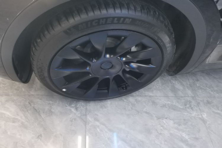Tesla Model Y 2022 car image #9