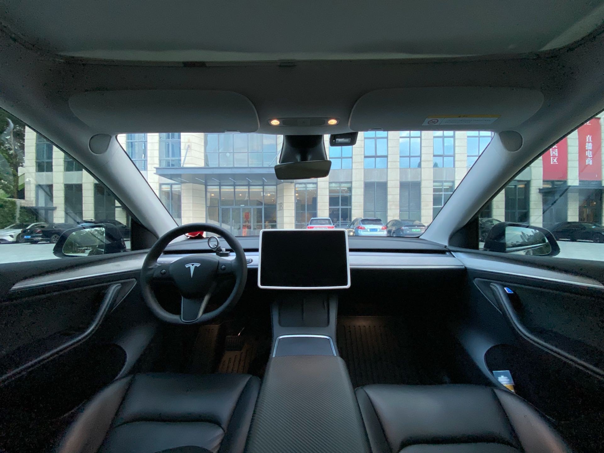 Tesla Model Y 2024 #4 Tesla Model Y 2024 car image #4