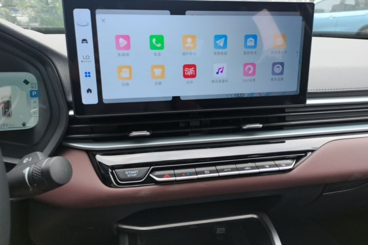 GEELY Emgrand 2025 car image #15