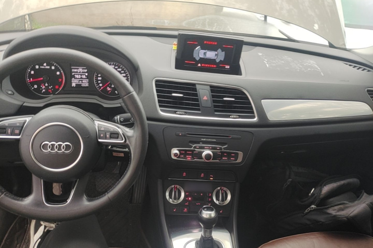 Audi Q3 2015 car image #10